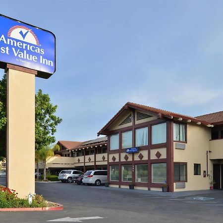 Americas Best Value Inn סאניוייל מראה חיצוני תמונה