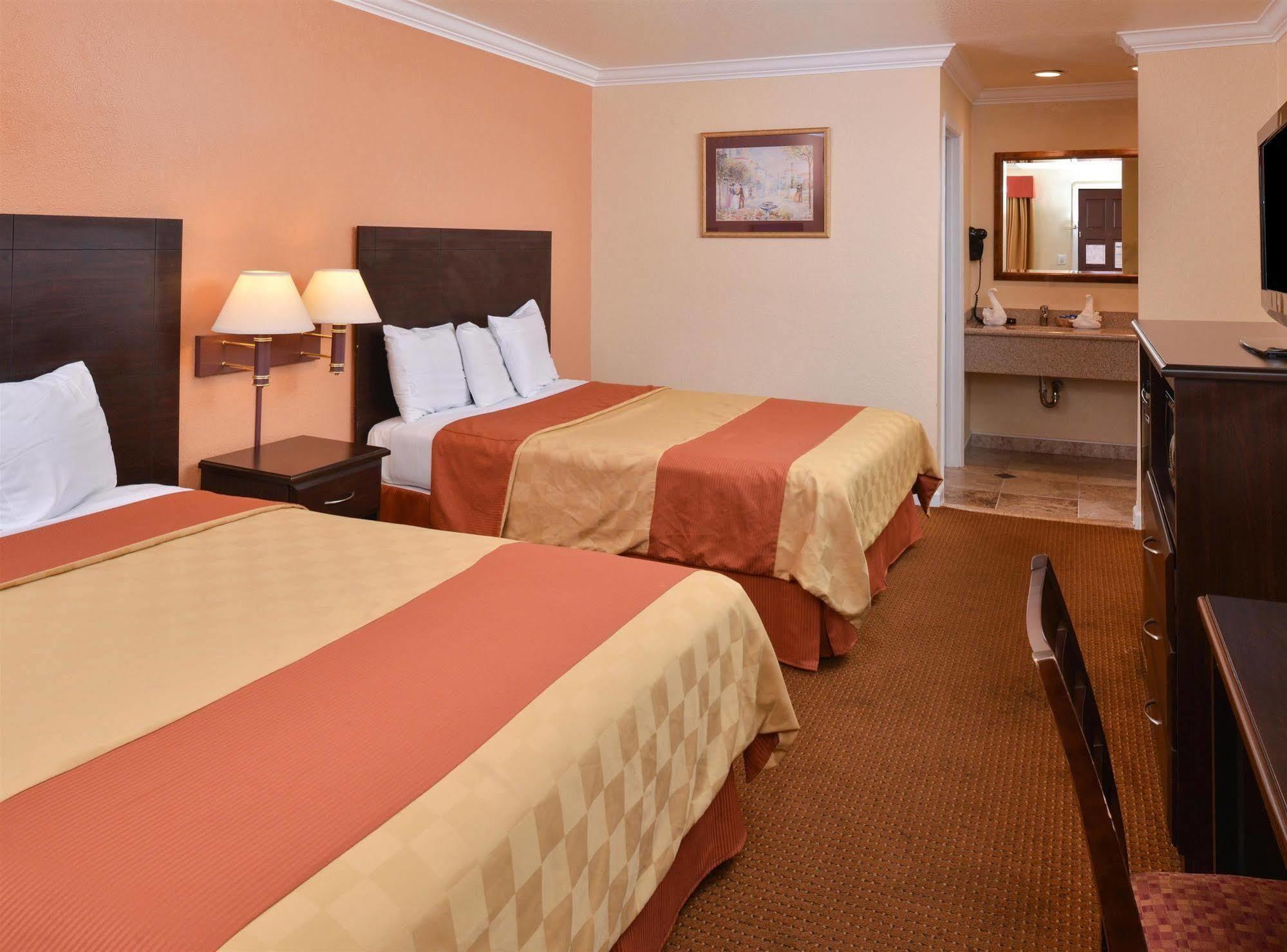 Americas Best Value Inn סאניוייל מראה חיצוני תמונה