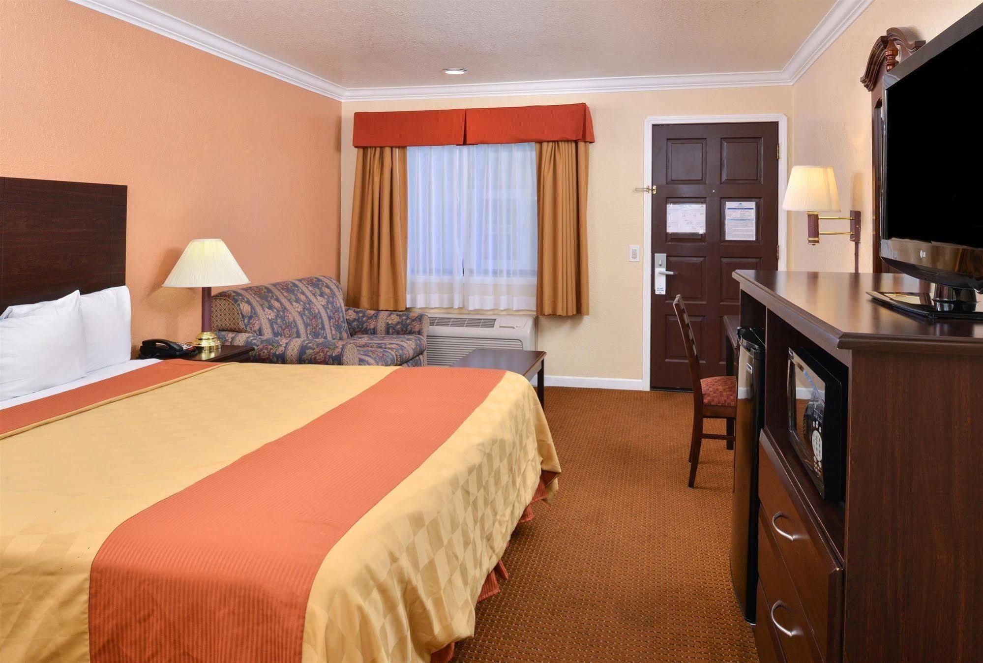 Americas Best Value Inn סאניוייל מראה חיצוני תמונה
