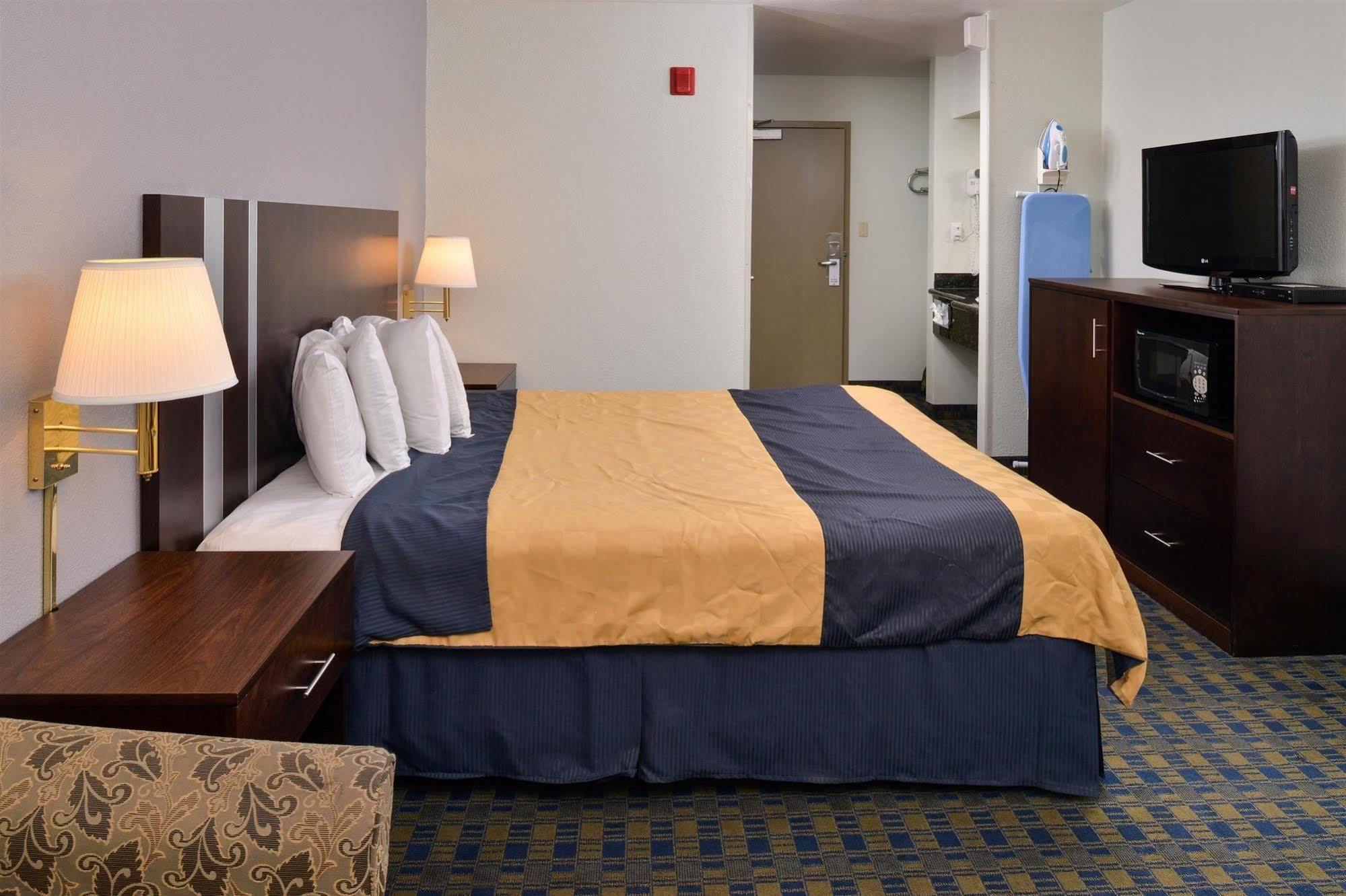Americas Best Value Inn סאניוייל מראה חיצוני תמונה