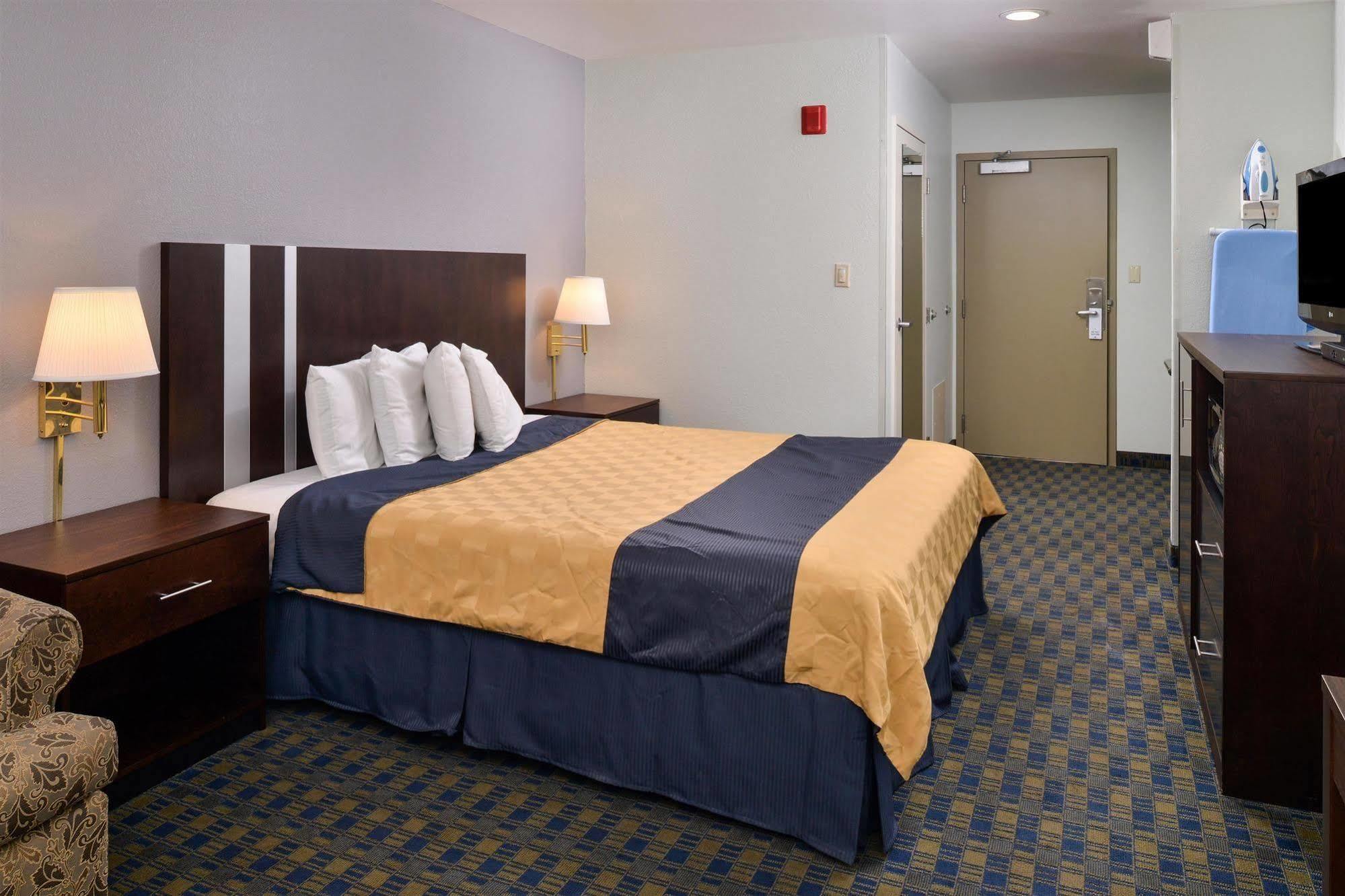 Americas Best Value Inn סאניוייל מראה חיצוני תמונה