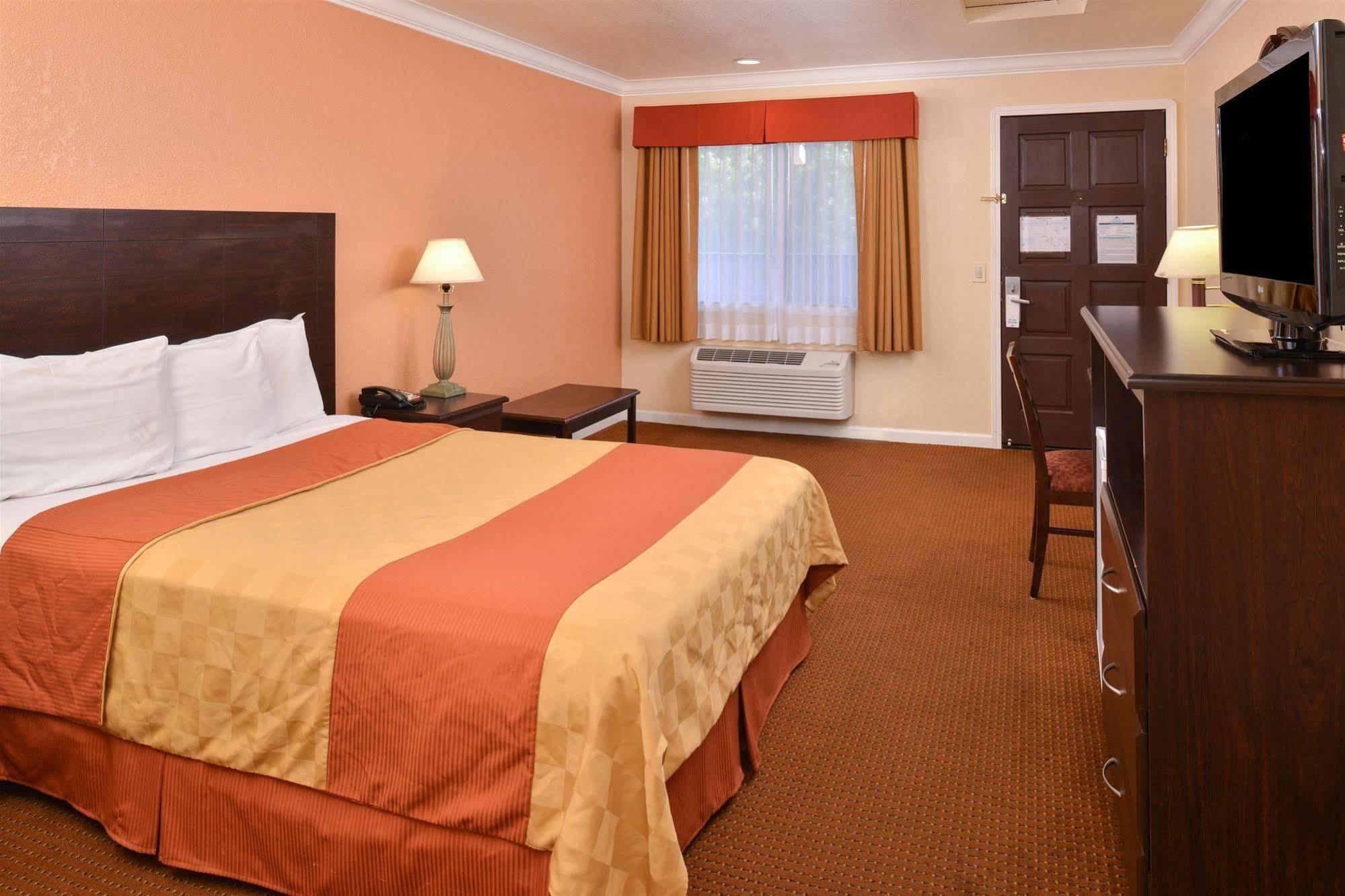 Americas Best Value Inn סאניוייל מראה חיצוני תמונה
