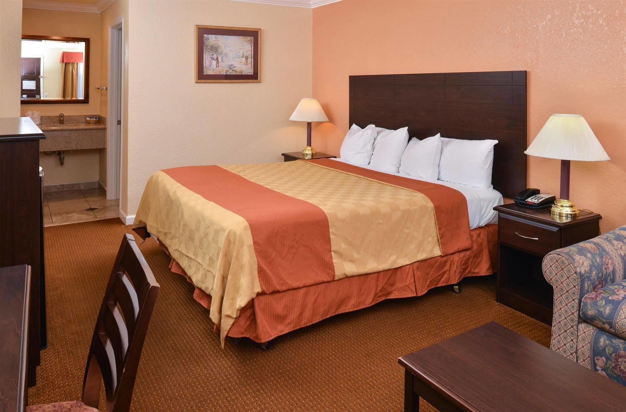 Americas Best Value Inn סאניוייל מראה חיצוני תמונה
